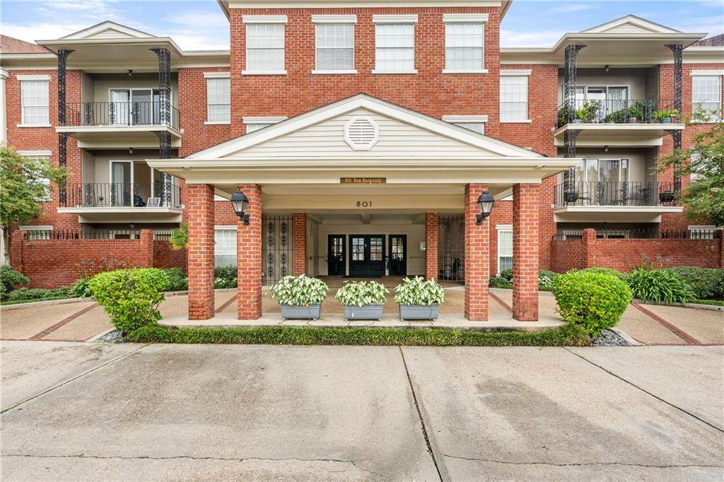 801 Rue Burgundy Street - Photo 1