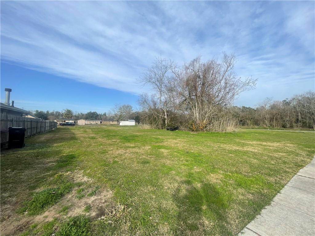 2912 Riverbend Drive - Photo 1