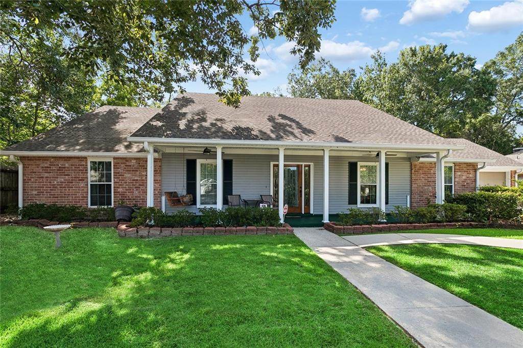 565 Barbara Place - Photo 1