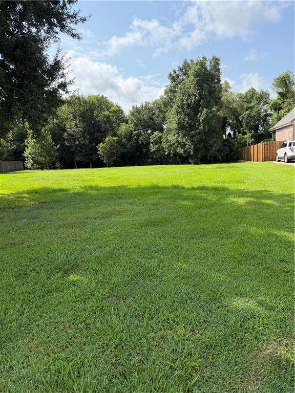 120 Green Trails Drive - Photo 1