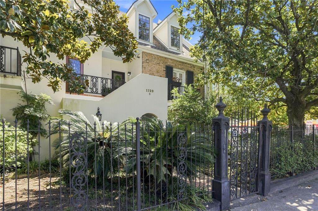 1129 Jackson Avenue - Photo 1