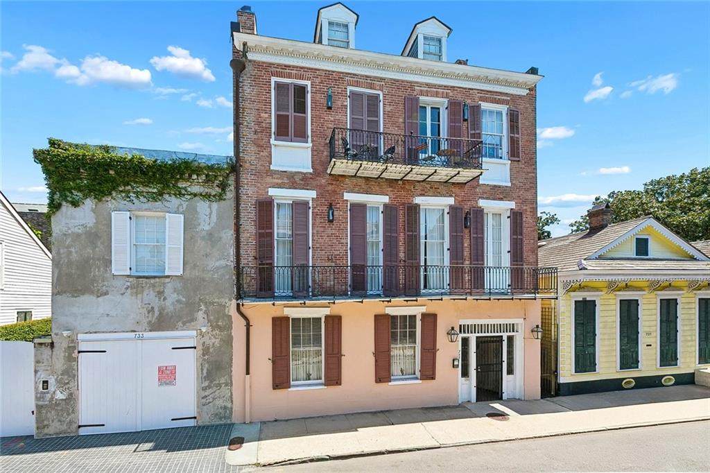 727 Barracks Street - Photo 1