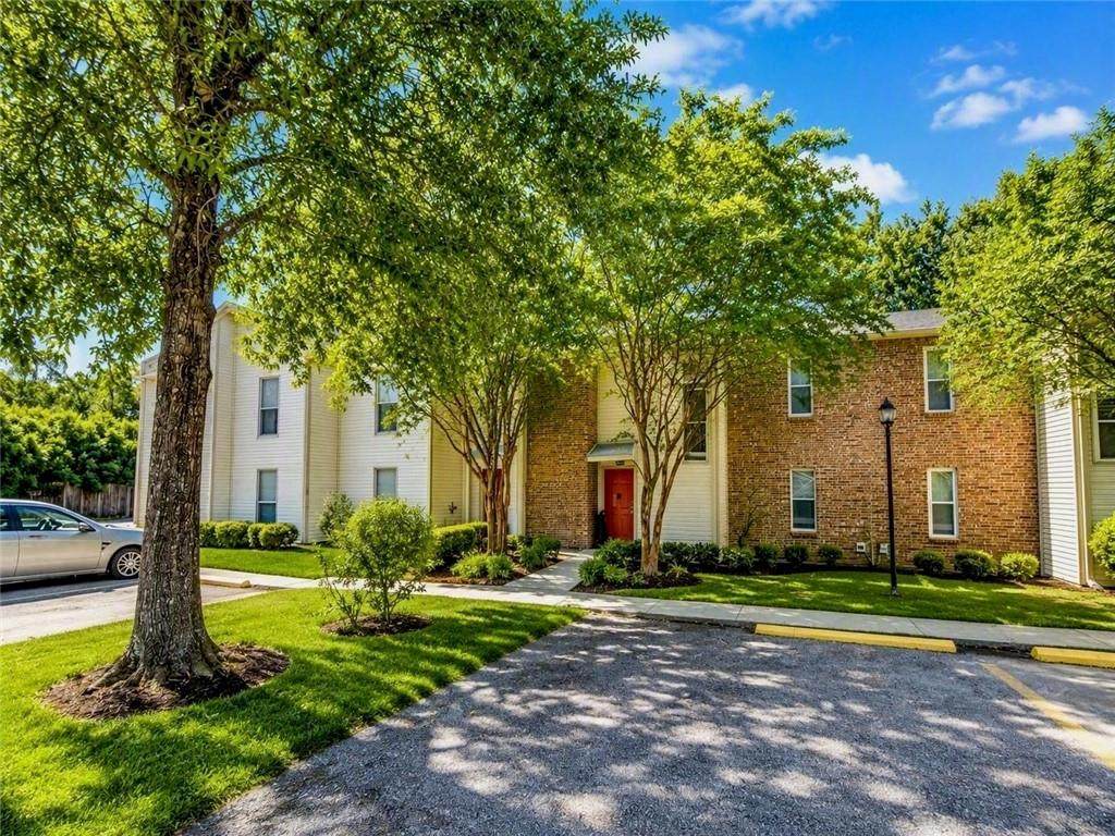 207 Parkview Boulevard - Photo 1