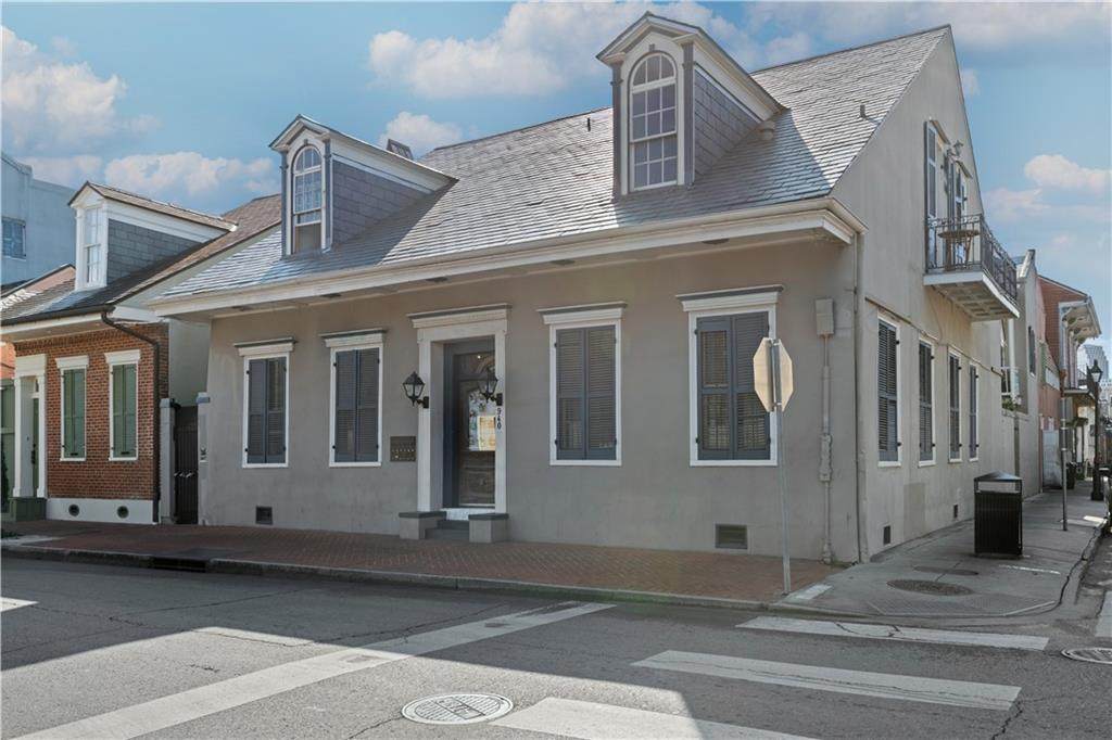 940 Orleans Avenue - Photo 1