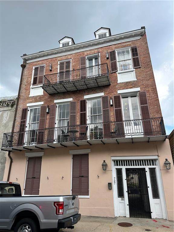 727 Barracks Street - Photo 1