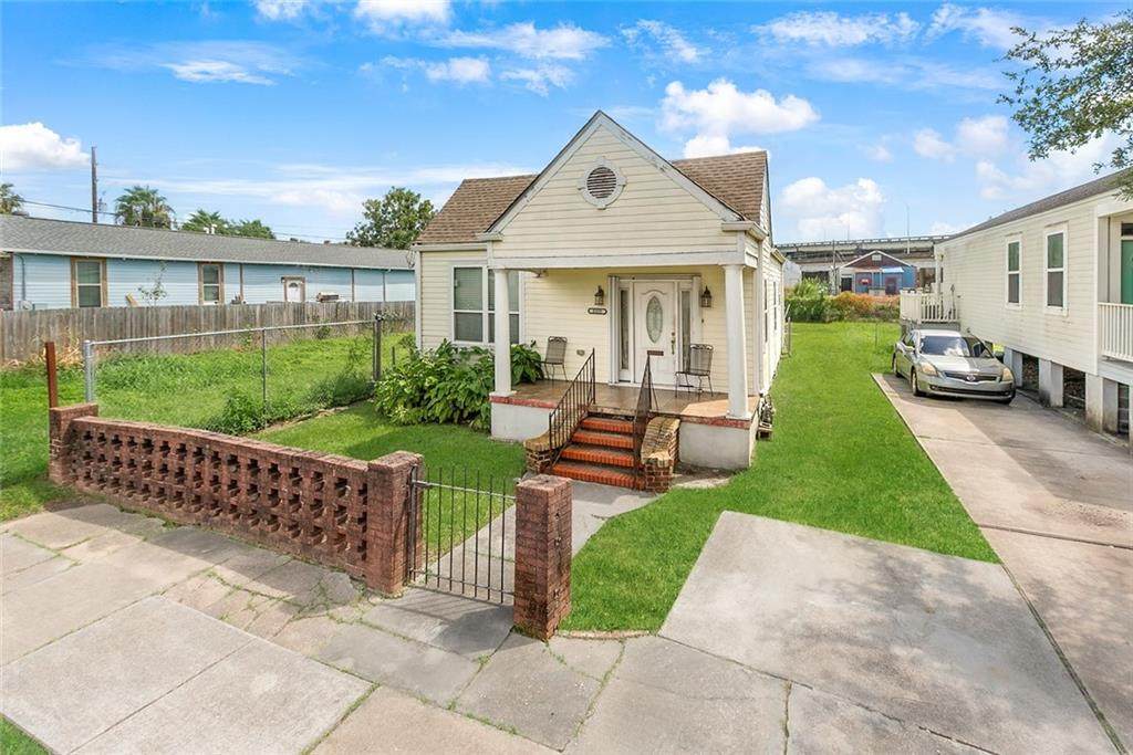2225 Touro Street - Photo 1