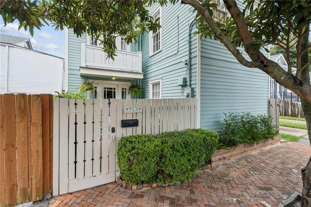 912 Amelia Street - Photo 1