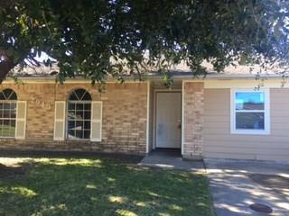 2913 Sherwood Drive - Photo 1