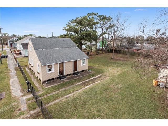 818 Caffin Avenue - Photo 1