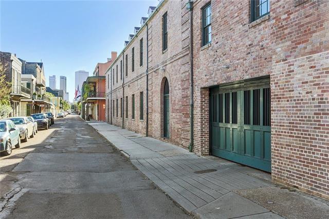 1201 Chartres Street - Photo 1