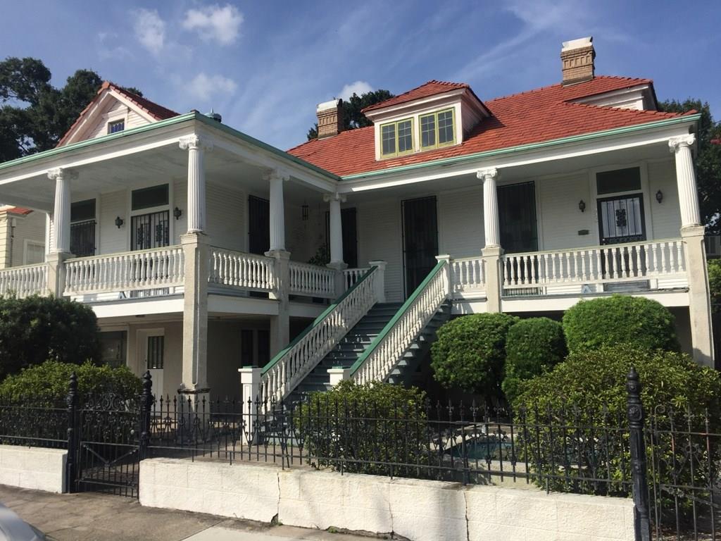 225 Newton Street - Photo 1