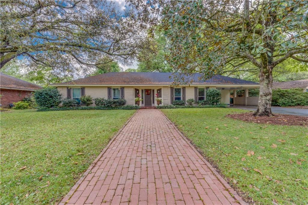 415 Country Club Boulevard - Photo 1
