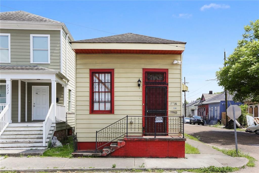 2236 Robertson Street - Photo 1