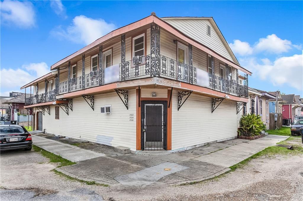 1502 Derbigny Street - Photo 1