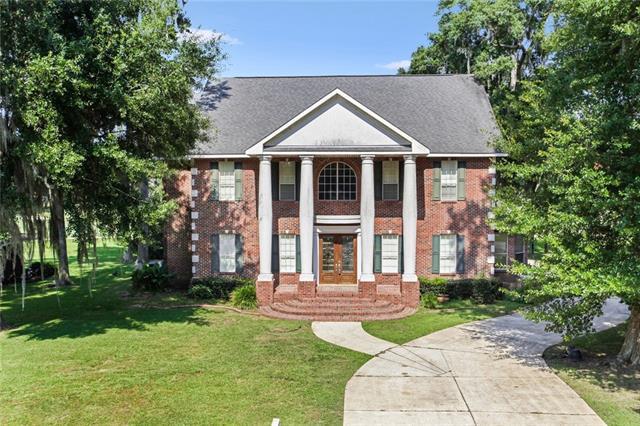 413 Willowdale Boulevard - Photo 1