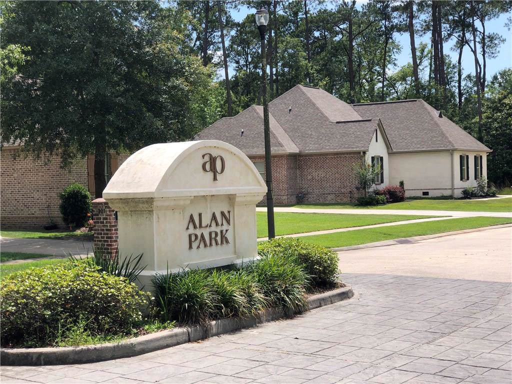 Alan Circle - Photo 1