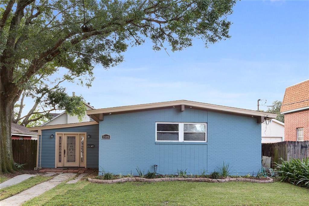 1504 Poinsettia Drive - Photo 1