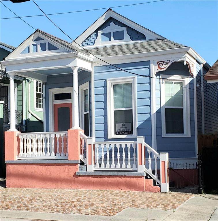 1120 Johnson Street - Photo 1