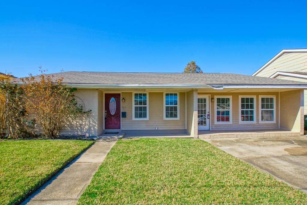 540 Oakwood Drive - Photo 1