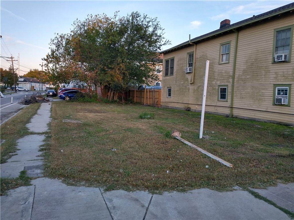2039 Franklin Avenue - Photo 1
