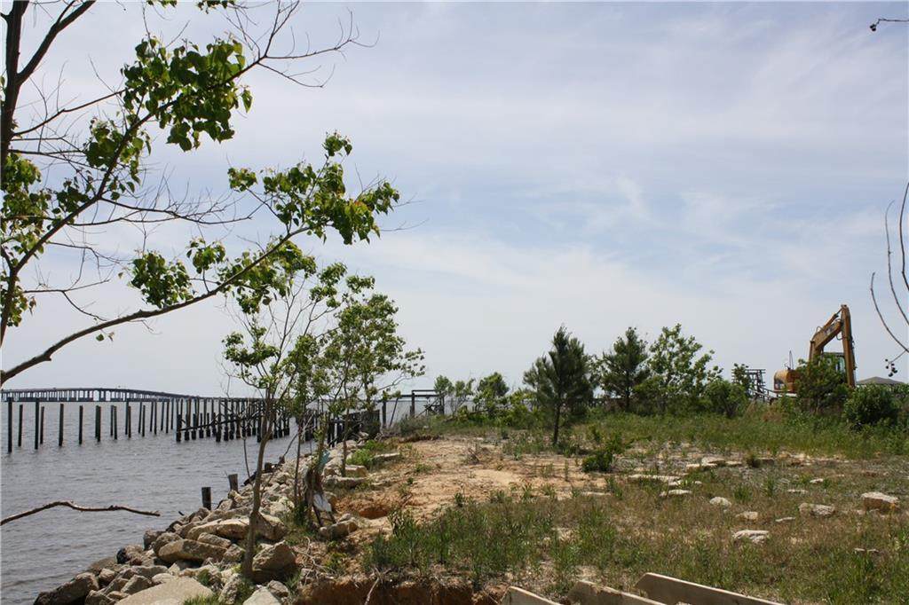 303 Lakeview Drive - Photo 1
