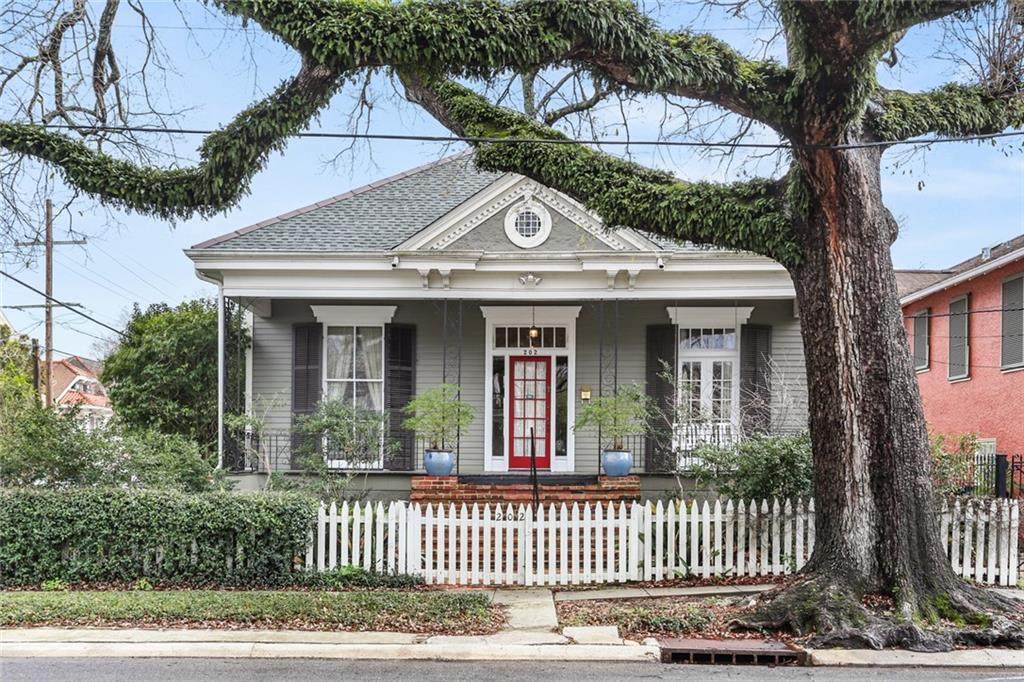 202 Pierce Street - Photo 1