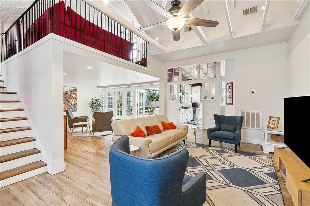 2710 Dauphine Street - Photo 1