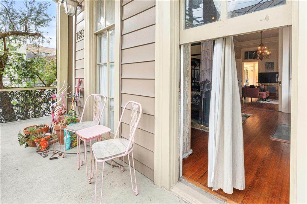 1525 Clio Street - Photo 1