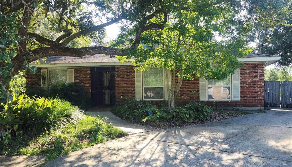 105 Parkbrook Circle - Photo 1