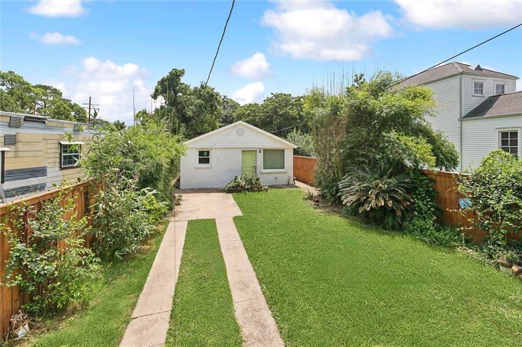 421 Tupelo Street - Photo 1