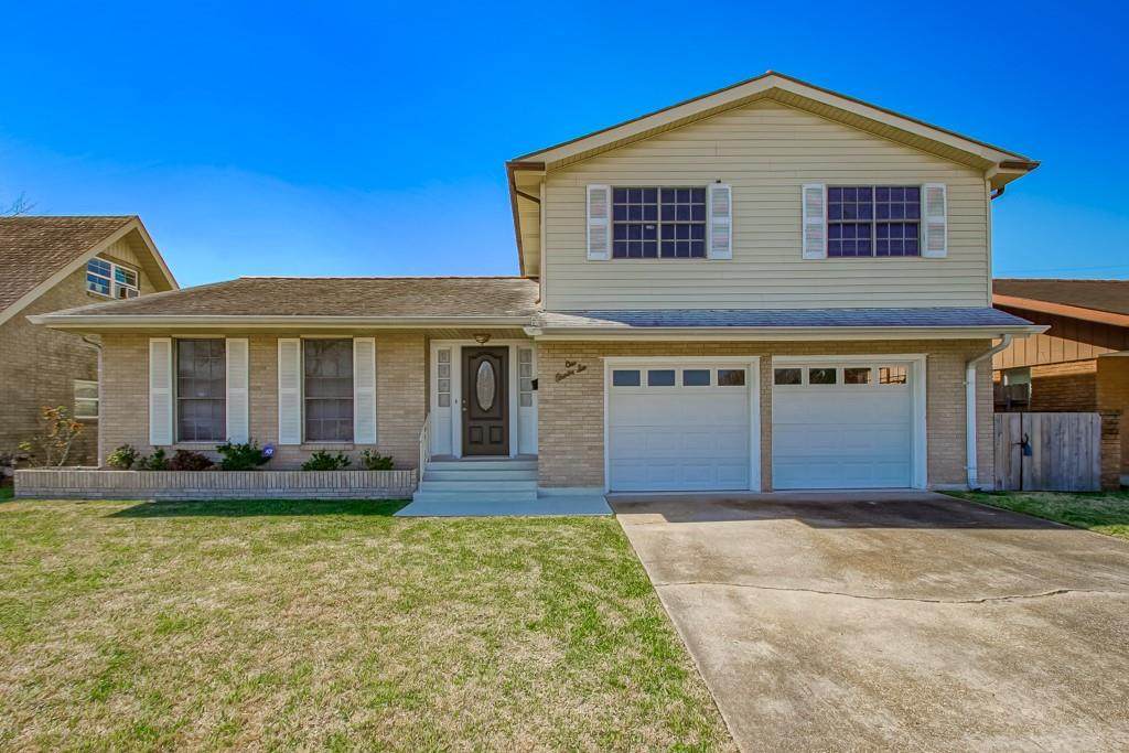 136 Linda Court - Photo 1