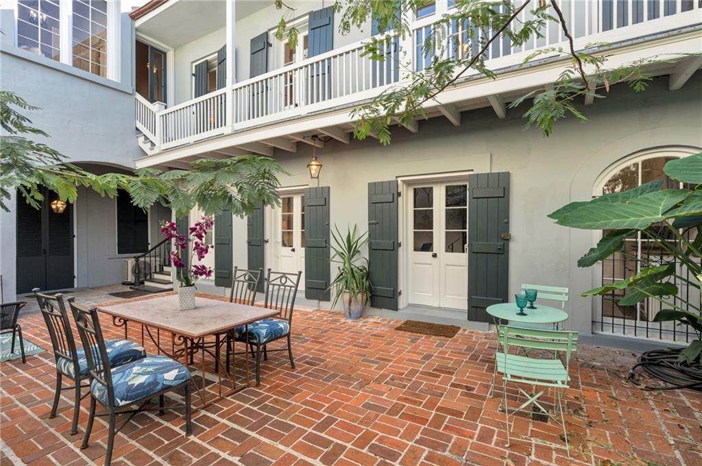 415 Burgundy Street - Photo 1