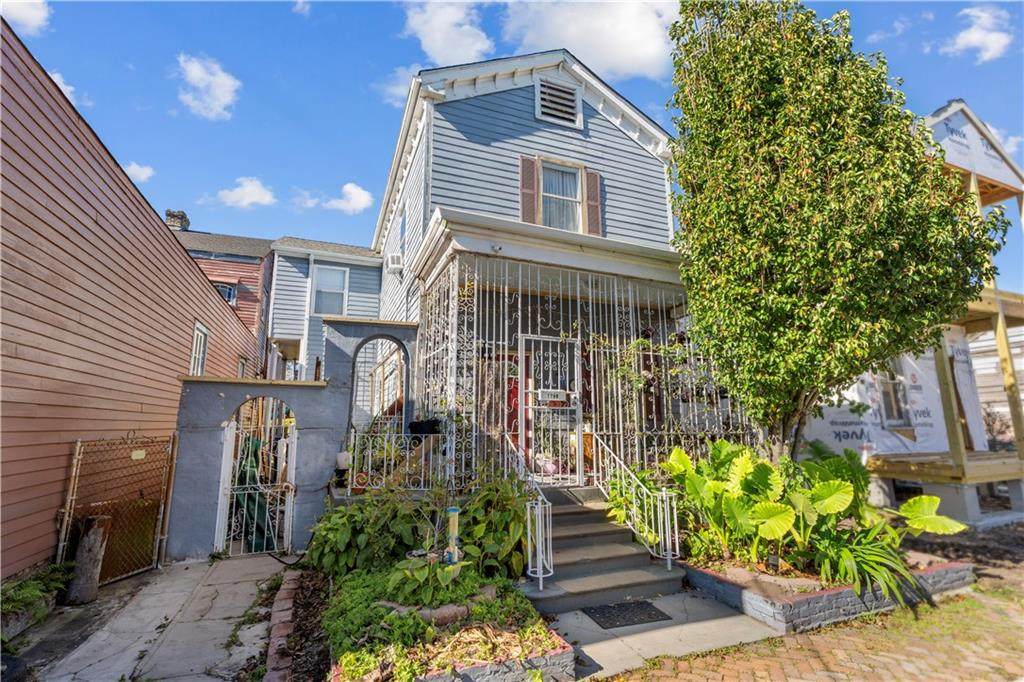 1136 Touro Street - Photo 1