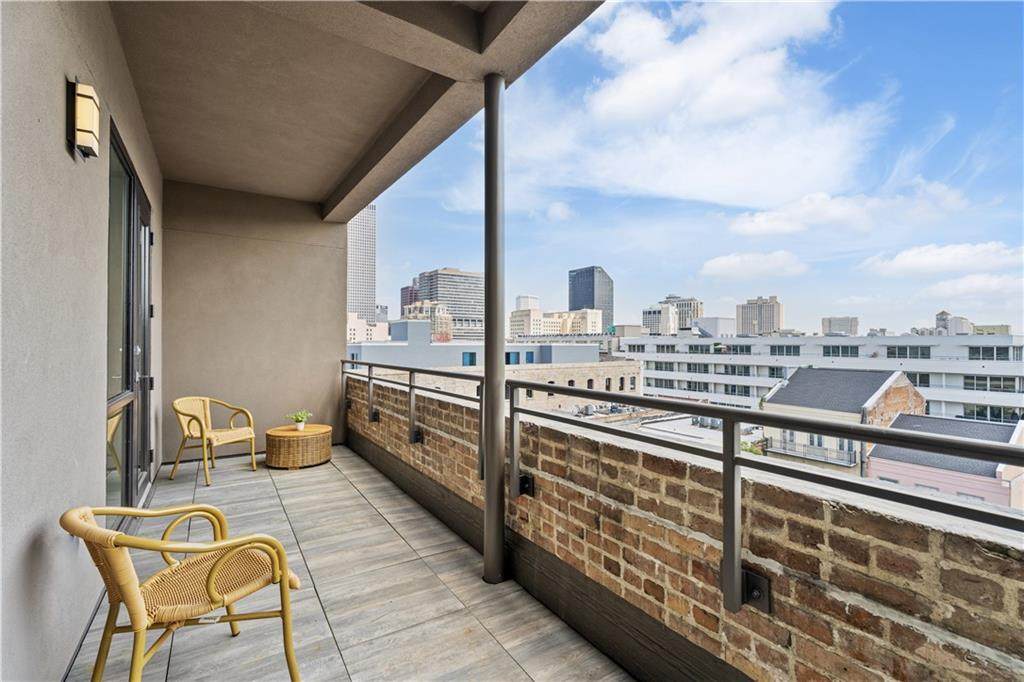 888 Baronne Street - Photo 1