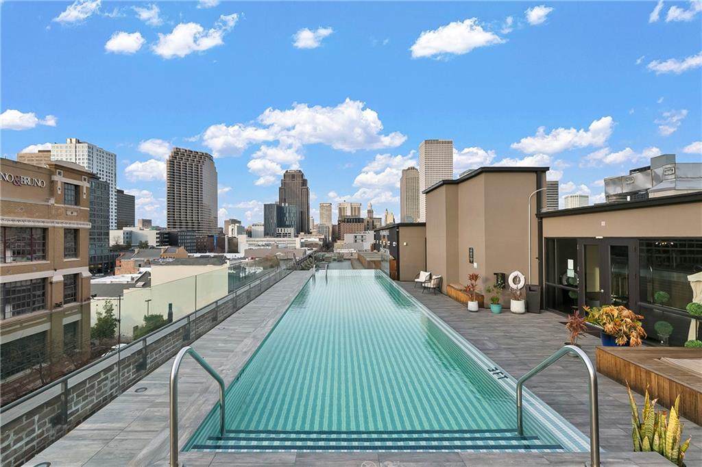 888 Baronne Street - Photo 1