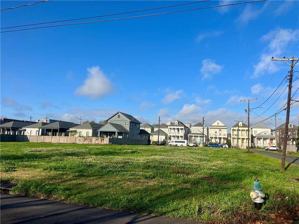 205 Pacific Avenue - Photo 1