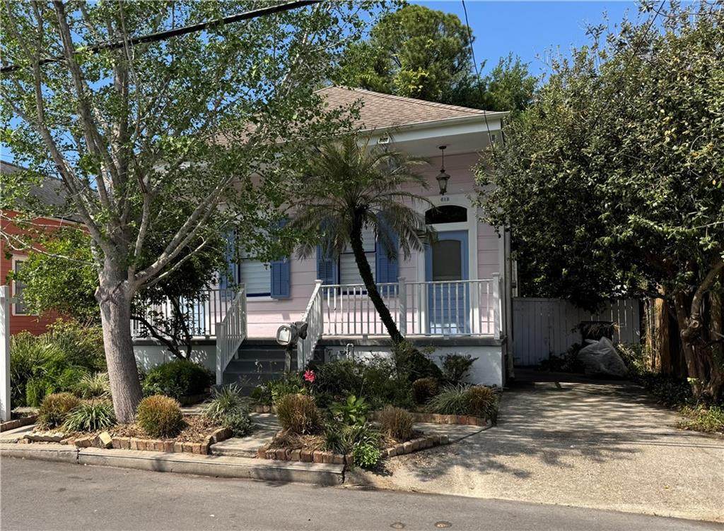 616 Pelican Avenue - Photo 1