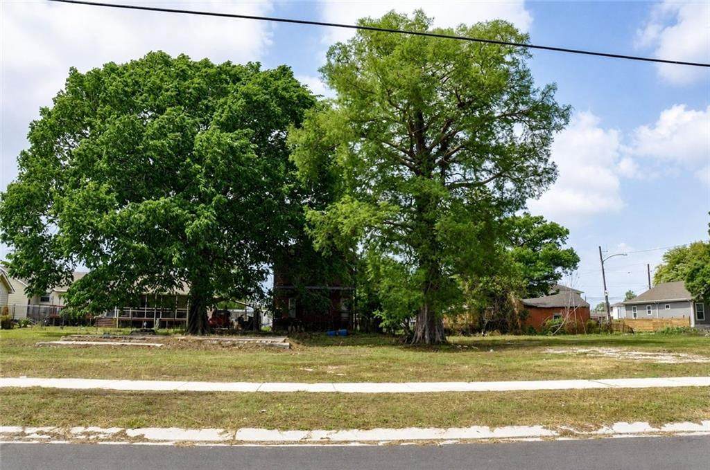 1730 Charbonnet Street - Photo 1
