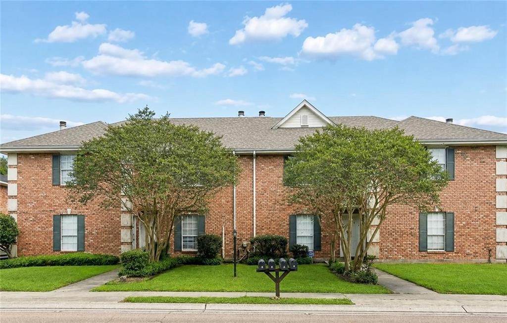 4104 Chateau Boulevard - Photo 1