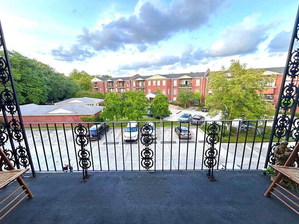 800 Rue Burgundy Street - Photo 1