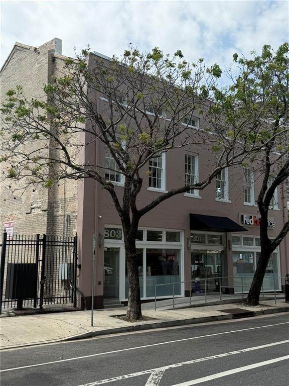803 Baronne Street - Photo 1
