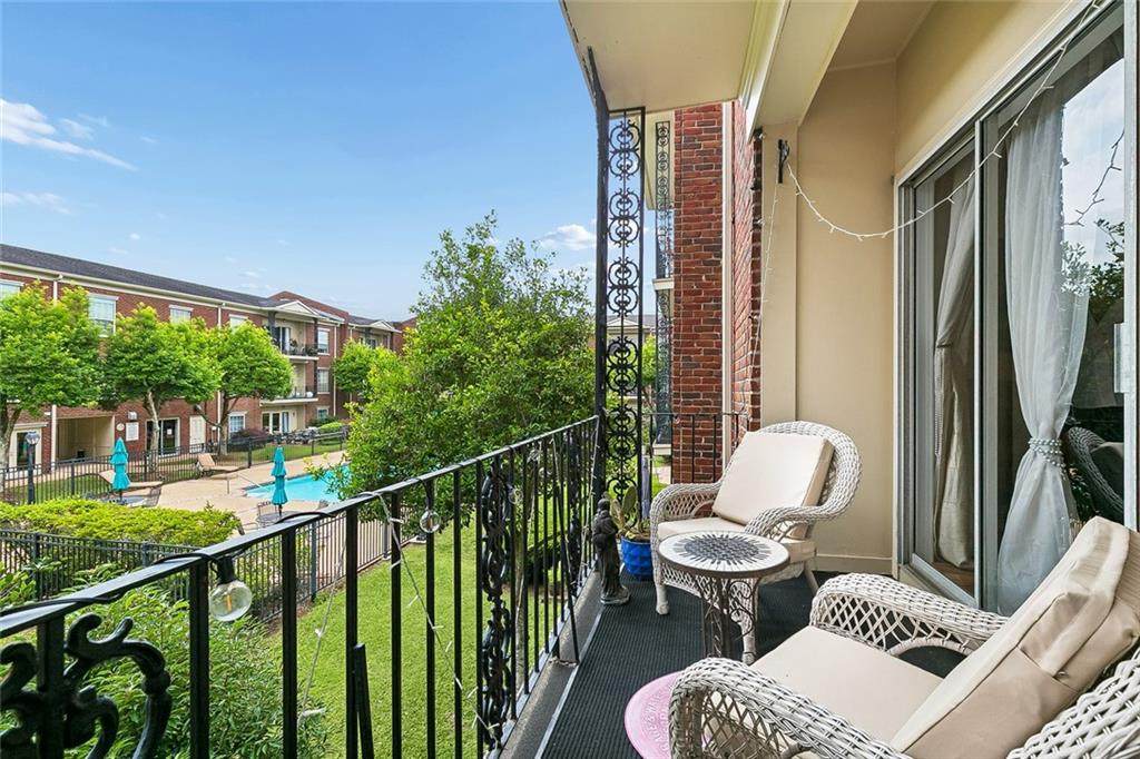 800 Rue Burgundy Street - Photo 1