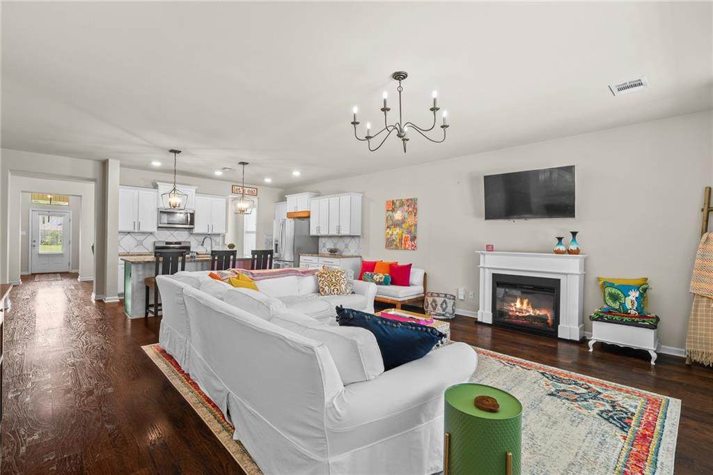 16819 Highland Heights Drive - Photo 1