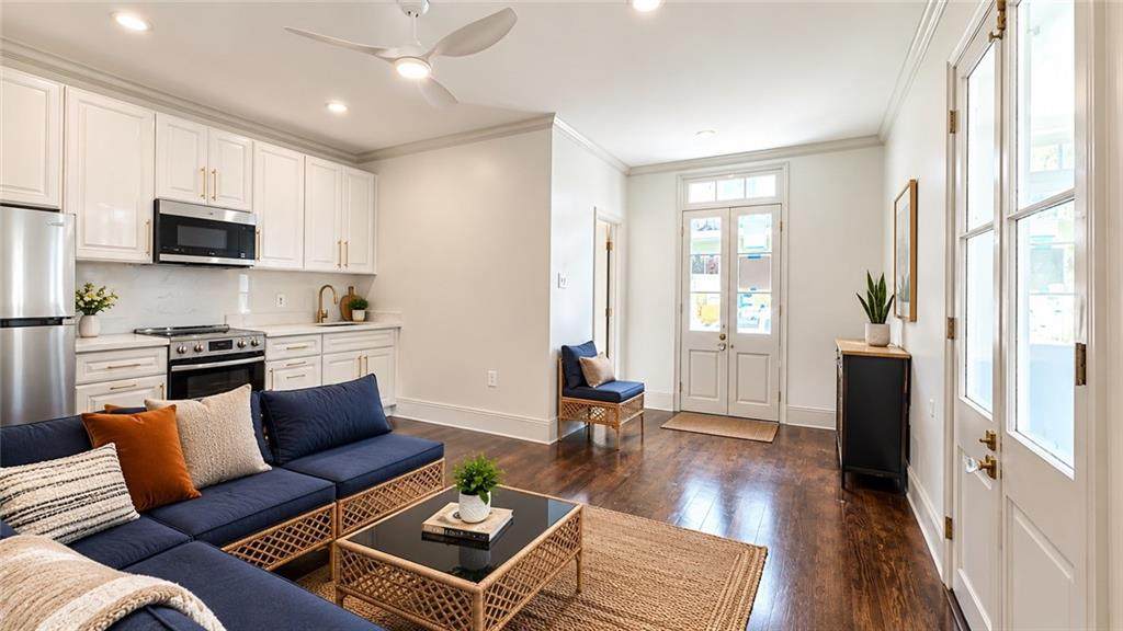618 Dauphine Street - Photo 1