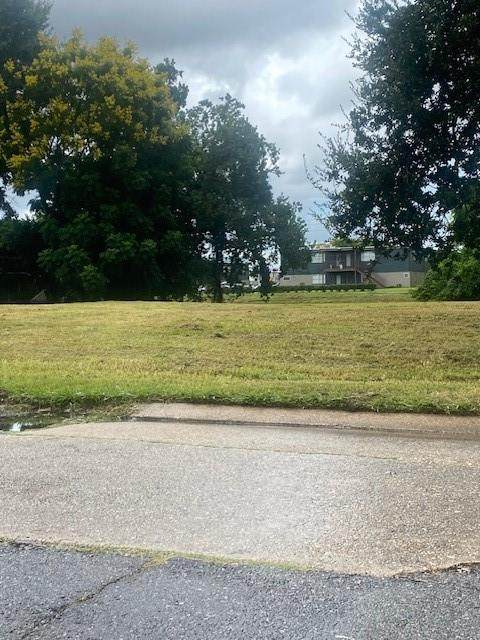 496 Fairfield Avenue - Photo 1