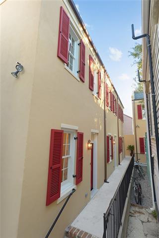826 Touro Street - Photo 1