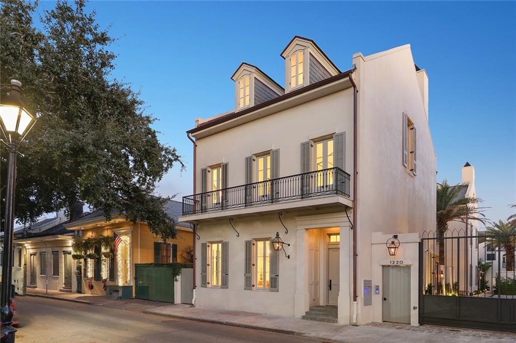 1220 Dauphine Street - Photo 1
