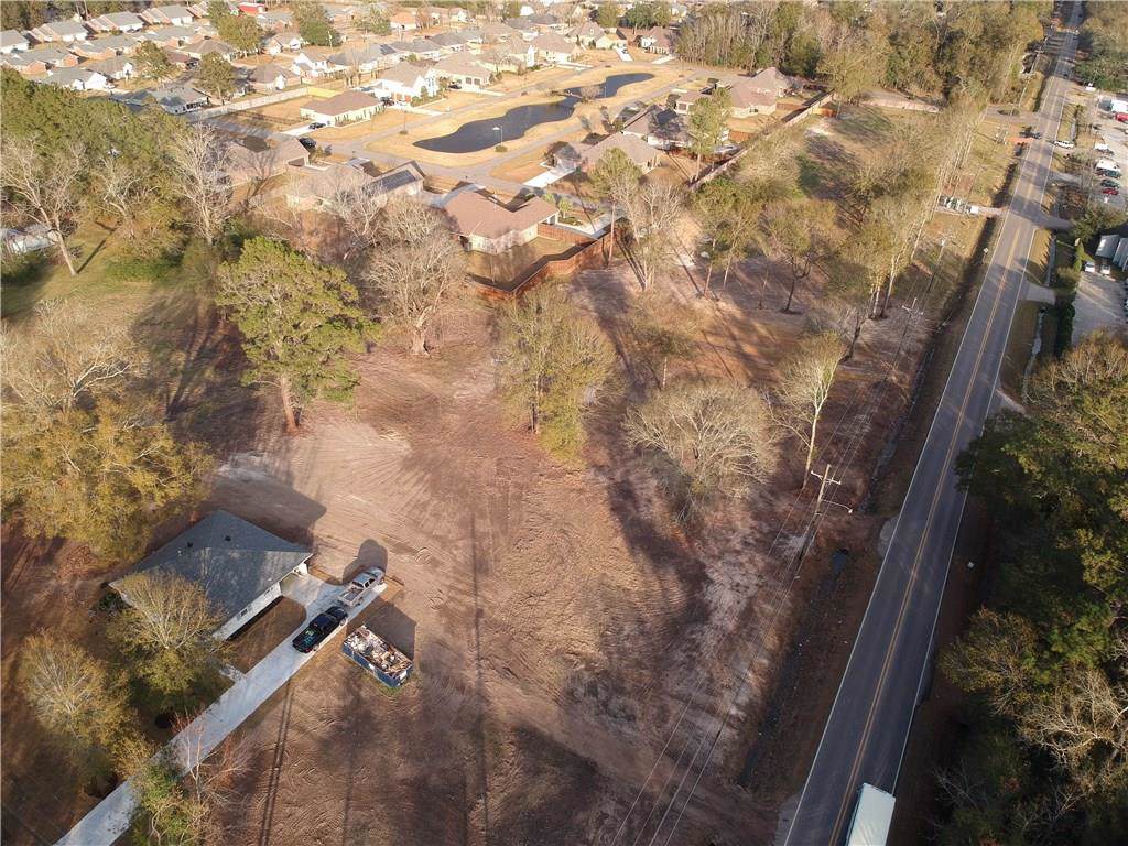 18033 Old Covington Highway - Photo 1