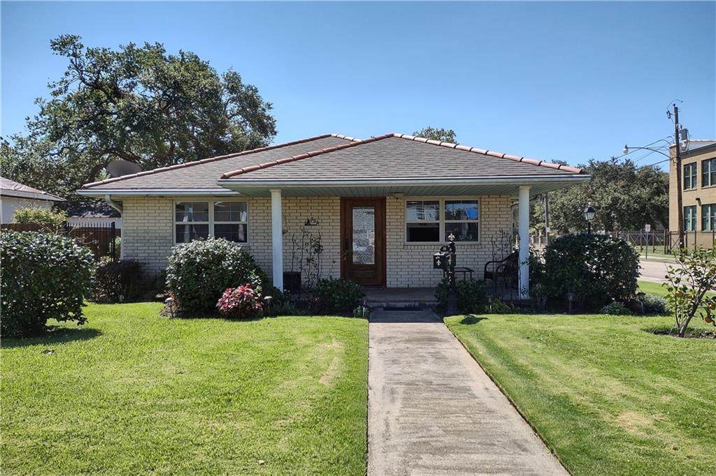 900 Newton Street - Photo 1