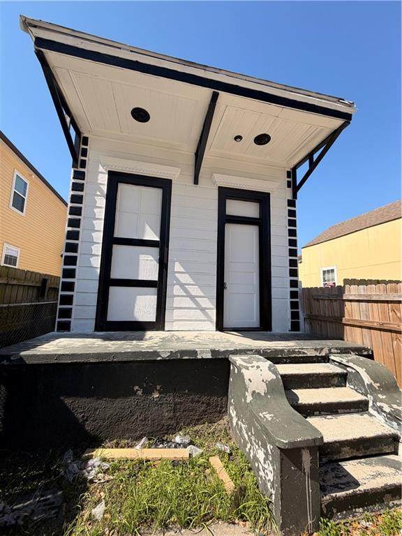 631 Lopez Street - Photo 1